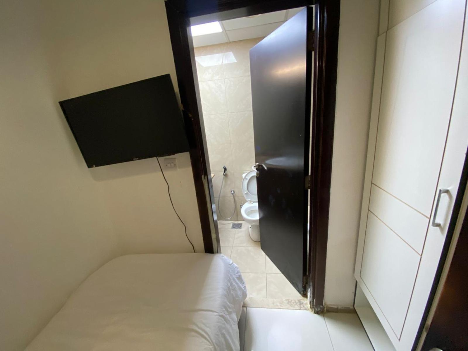 Budget Rooms With Private Bathroom For 'Girls' Only In Dubai, Marina Εξωτερικό φωτογραφία