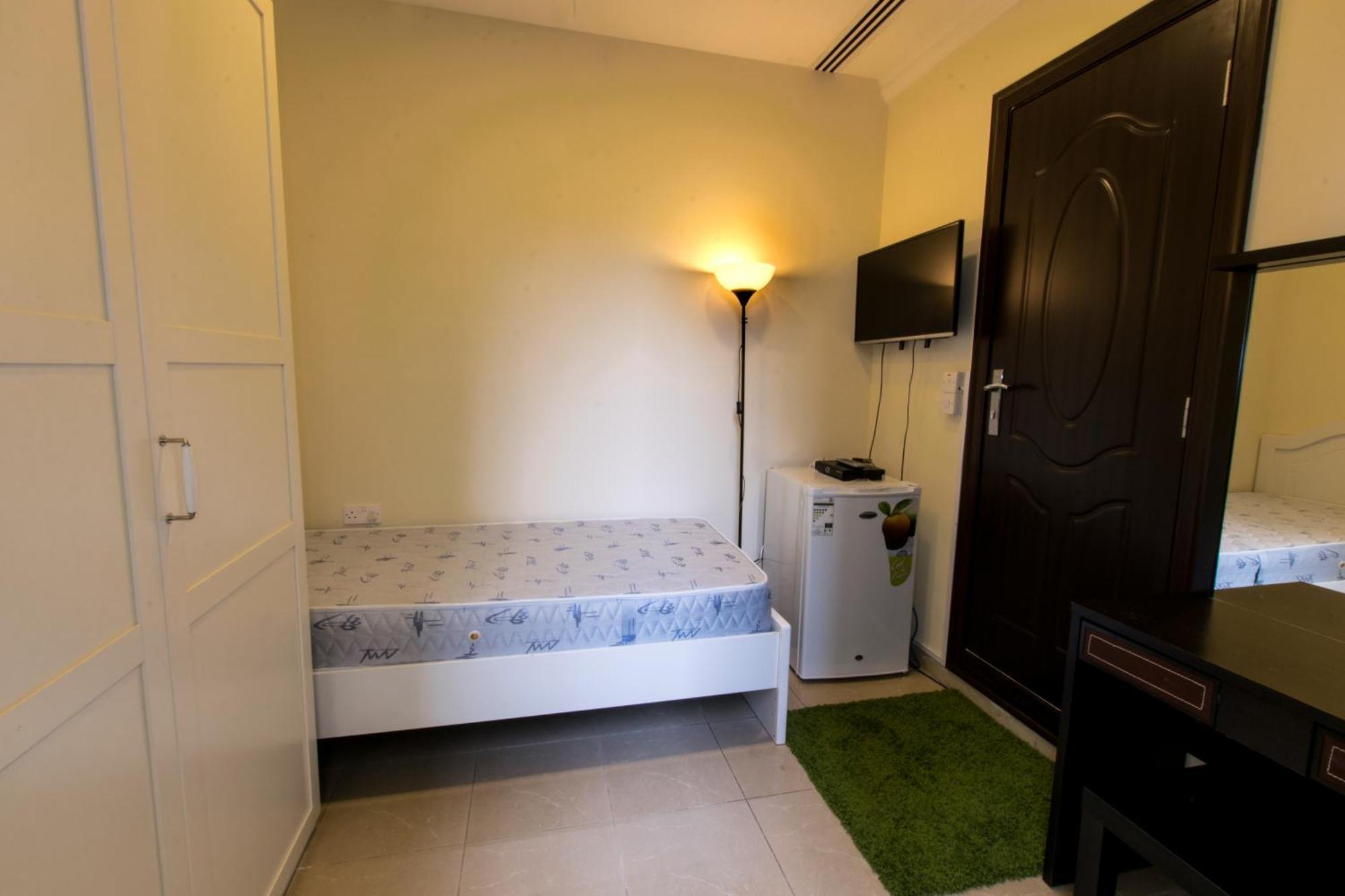 Budget Rooms With Private Bathroom For 'Girls' Only In Dubai, Marina Εξωτερικό φωτογραφία