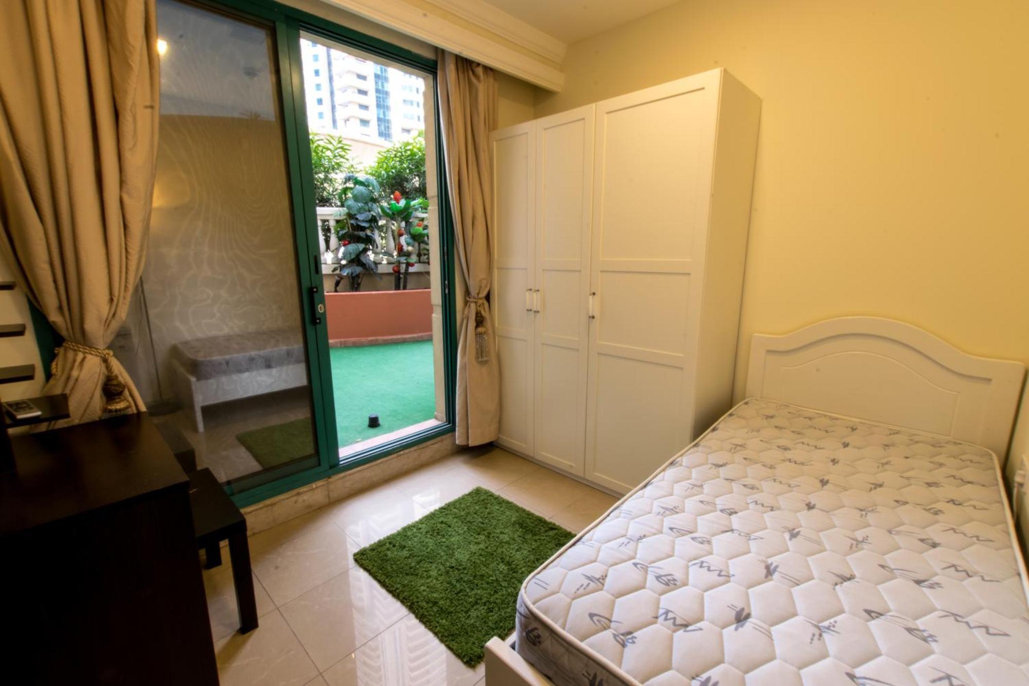 Budget Rooms With Private Bathroom For 'Girls' Only In Dubai, Marina Εξωτερικό φωτογραφία