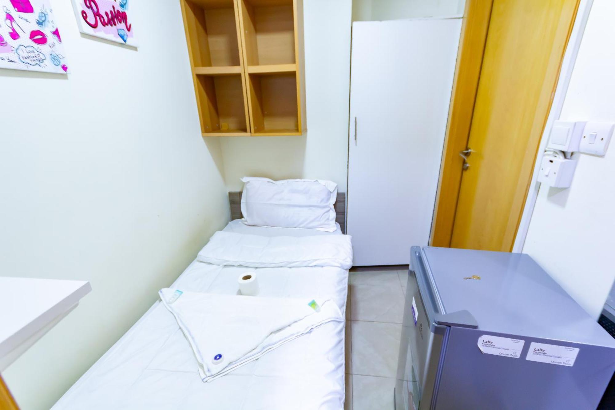 Budget Rooms With Private Bathroom For 'Girls' Only In Dubai, Marina Εξωτερικό φωτογραφία
