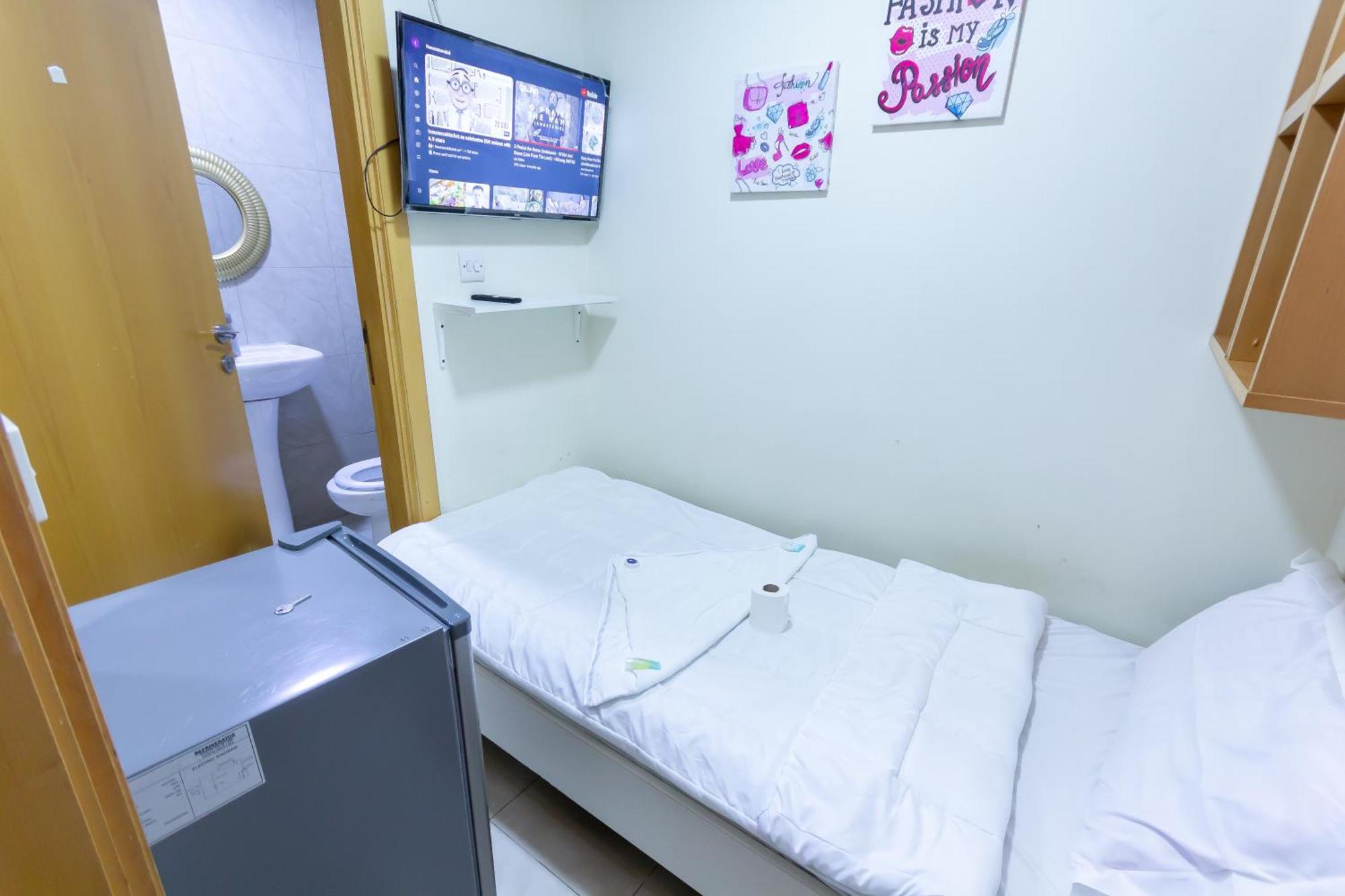 Budget Rooms With Private Bathroom For 'Girls' Only In Dubai, Marina Εξωτερικό φωτογραφία