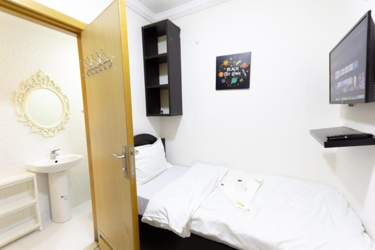 Budget Rooms With Private Bathroom For 'Girls' Only In Dubai, Marina Εξωτερικό φωτογραφία