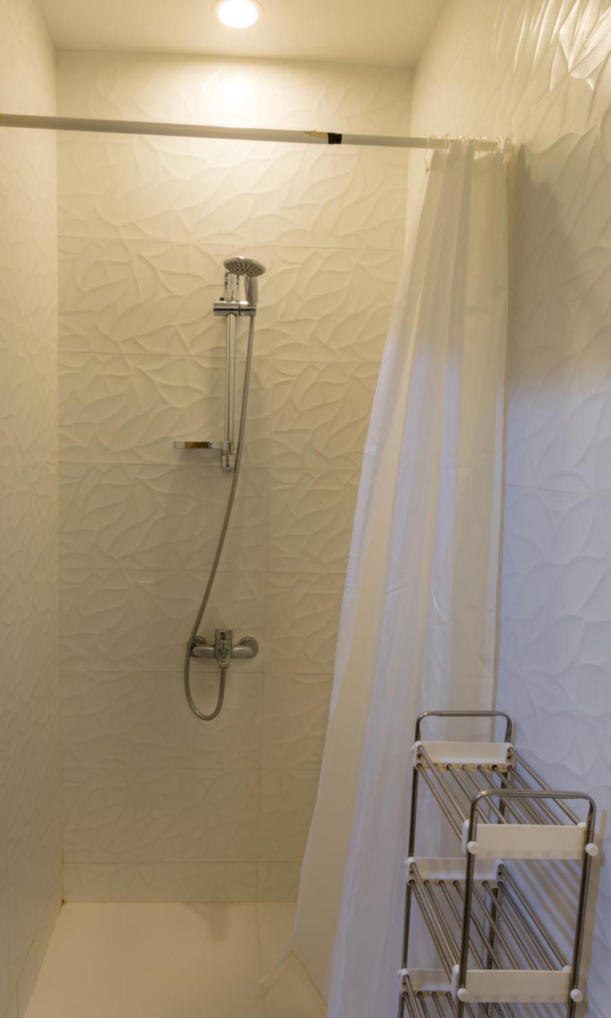 Budget Rooms With Private Bathroom For 'Girls' Only In Dubai, Marina Εξωτερικό φωτογραφία