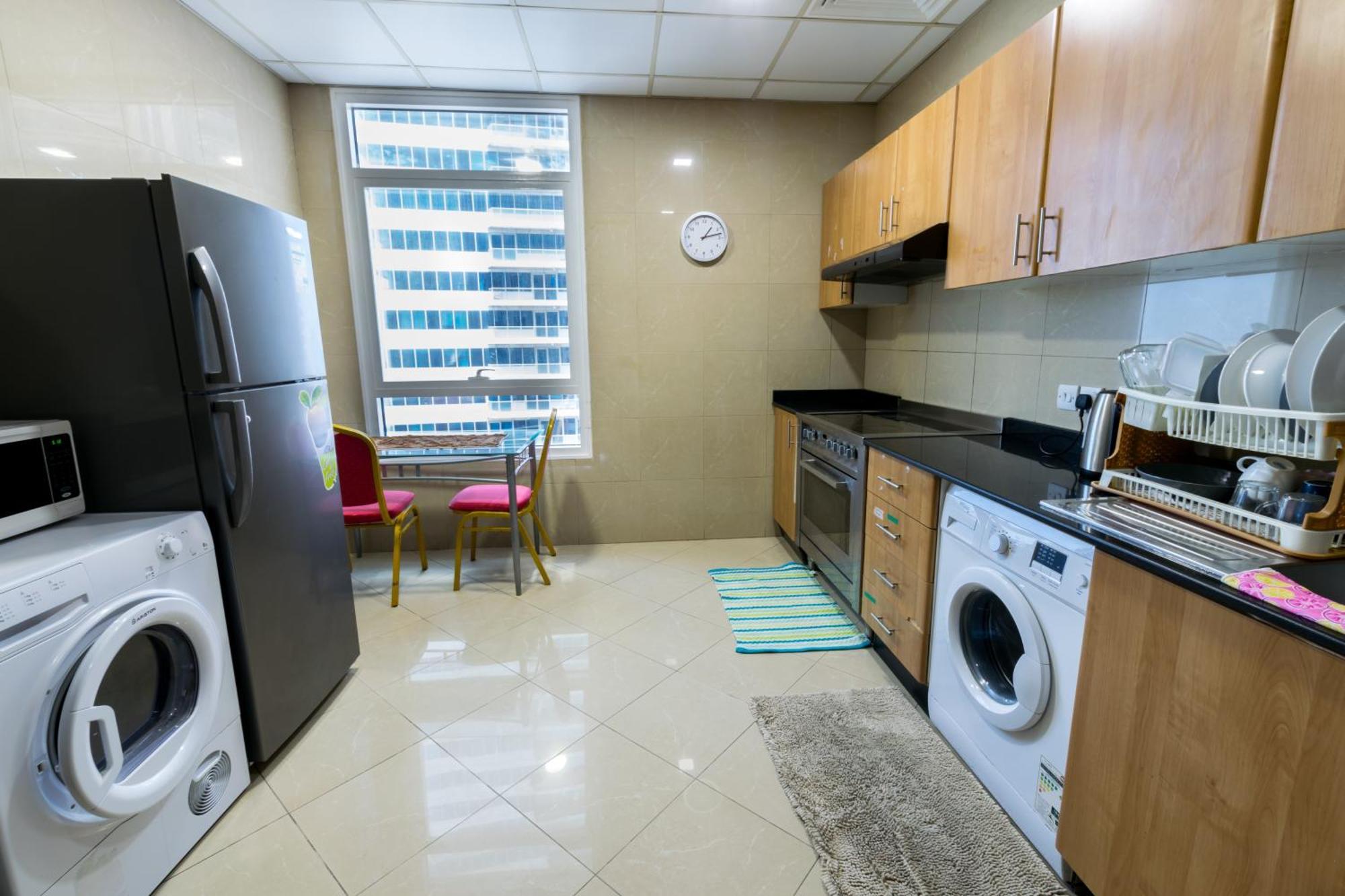 Budget Rooms With Private Bathroom For 'Girls' Only In Dubai, Marina Εξωτερικό φωτογραφία