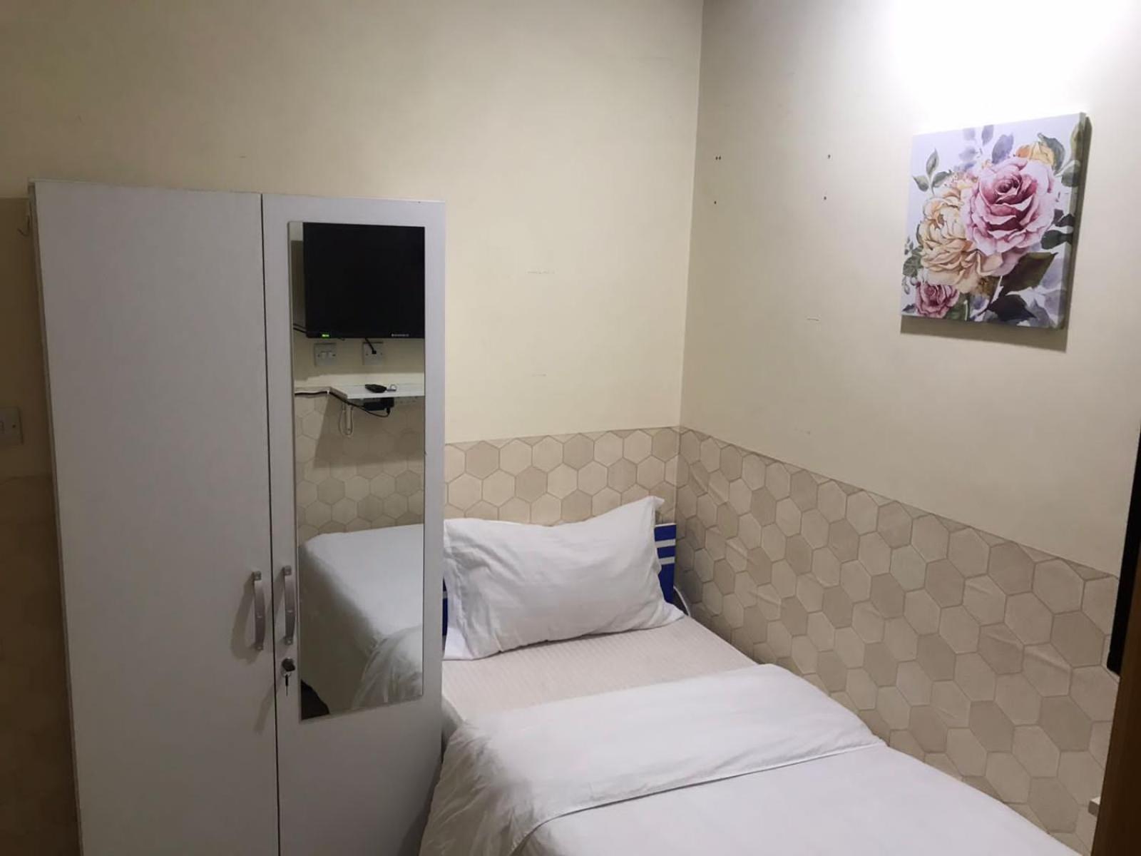 Budget Rooms With Private Bathroom For 'Girls' Only In Dubai, Marina Εξωτερικό φωτογραφία