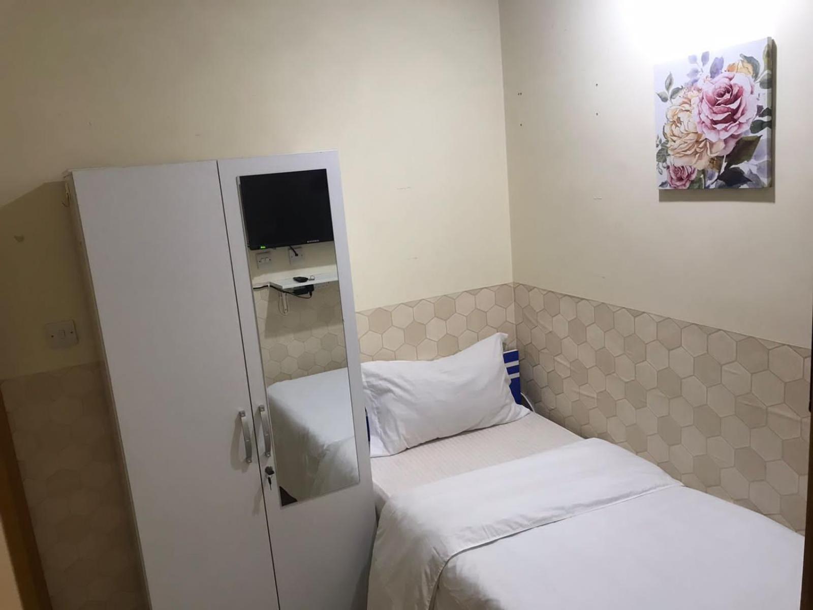 Budget Rooms With Private Bathroom For 'Girls' Only In Dubai, Marina Εξωτερικό φωτογραφία