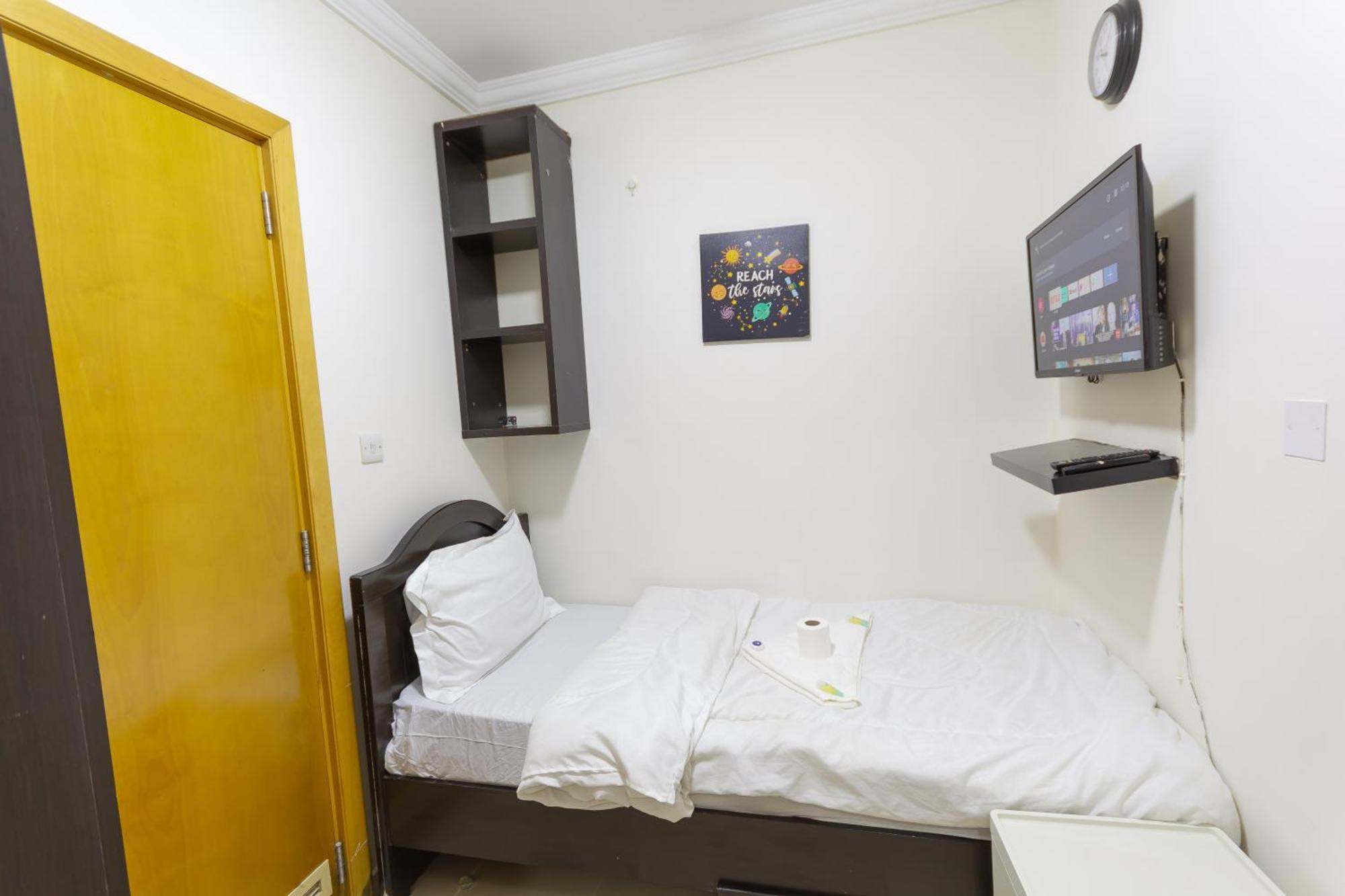 Budget Rooms With Private Bathroom For 'Girls' Only In Dubai, Marina Εξωτερικό φωτογραφία
