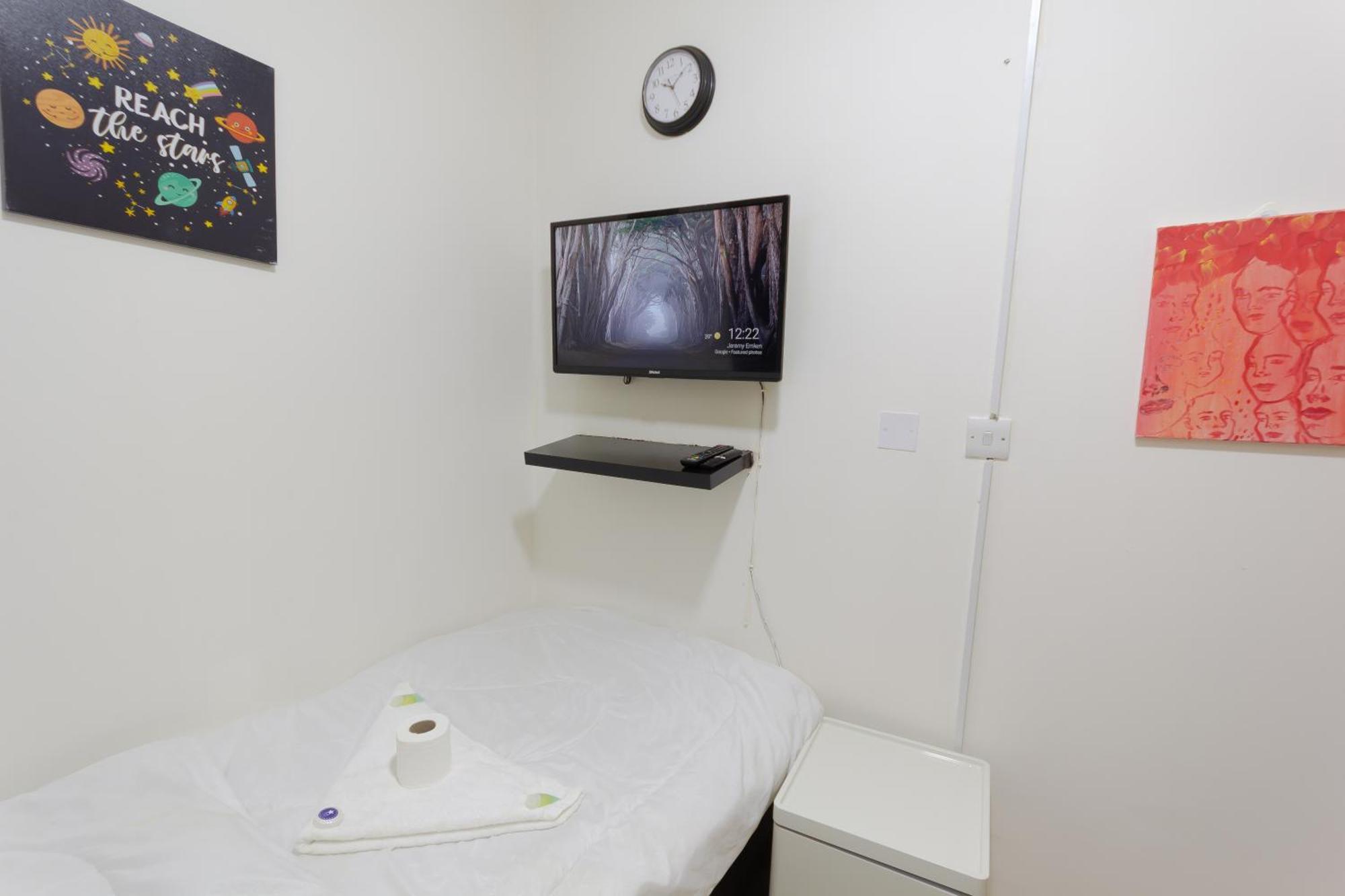 Budget Rooms With Private Bathroom For 'Girls' Only In Dubai, Marina Εξωτερικό φωτογραφία