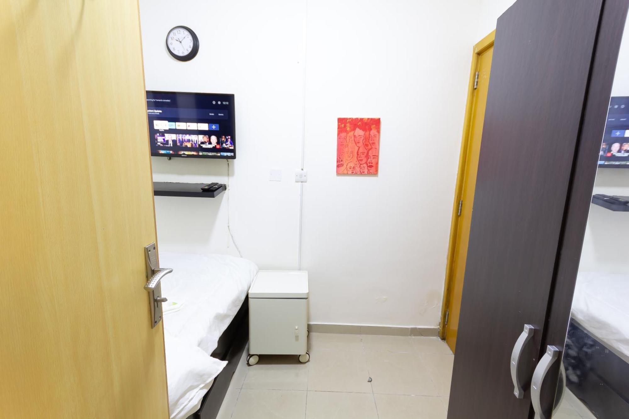 Budget Rooms With Private Bathroom For 'Girls' Only In Dubai, Marina Εξωτερικό φωτογραφία